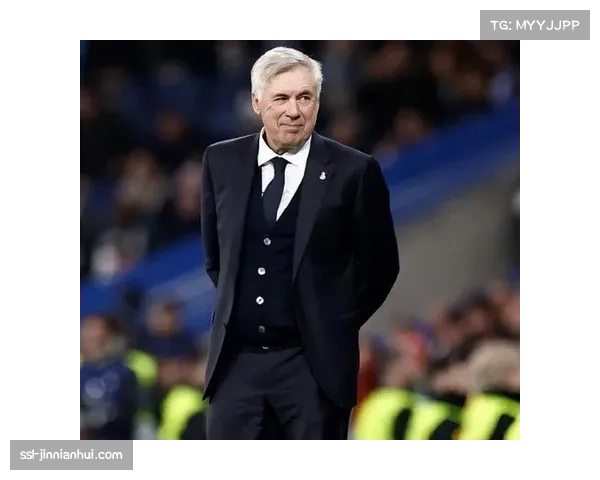 镜头下的安切洛蒂：欧冠出局后，他在训练基地独自驻足良久